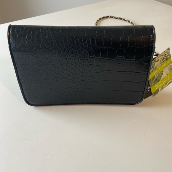 NWT BADGLEY MISCHKA Croco Crossbody with Logo Plate in Black - Picture 4 of 9